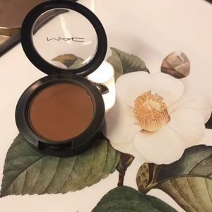MAC bronzer